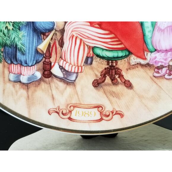 Christmas Avon Plate Together for Christmas 1989 Porcelain 8" Trimmed 22k gold - Picture 5 of 12